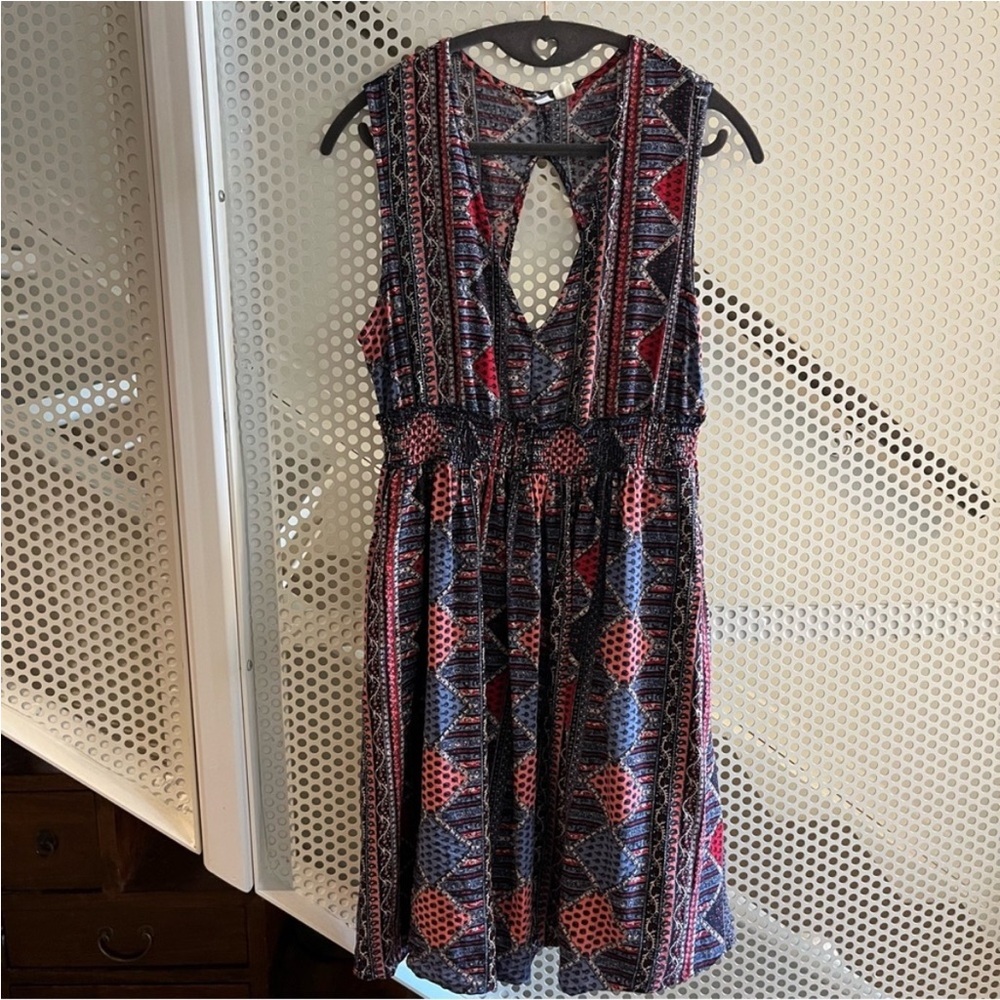 Roxy Sleeveless Cut Out Dress Size Medium in Purple/Red Print Vee Neck